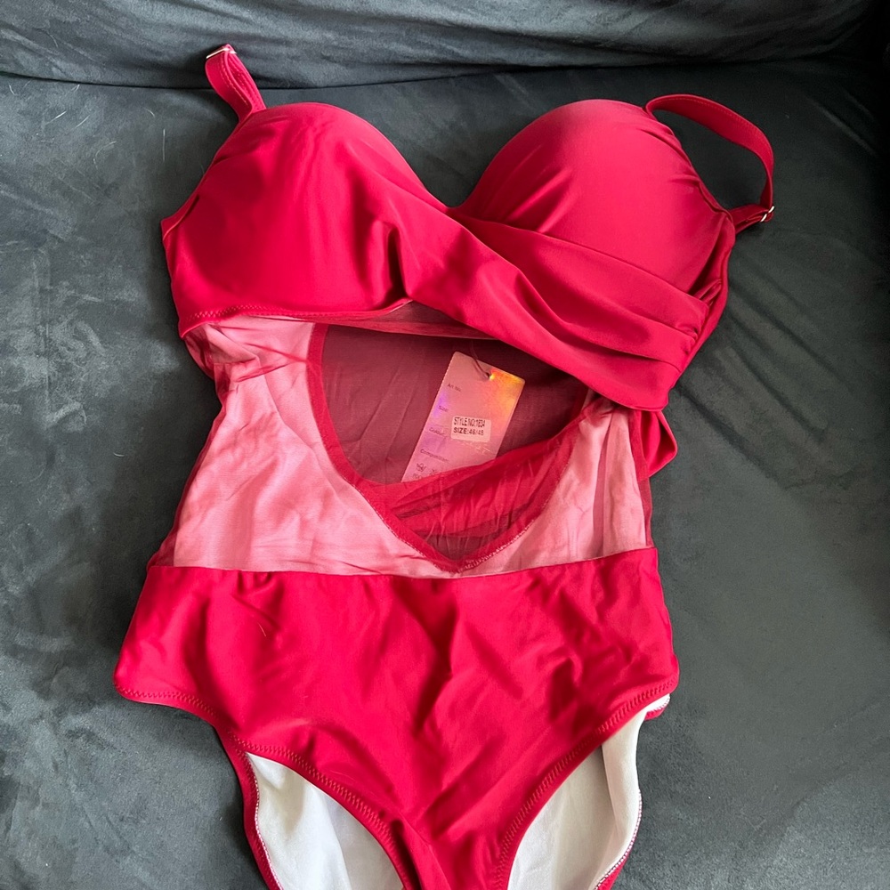 Stylish Women’s One Piece Swimsuit